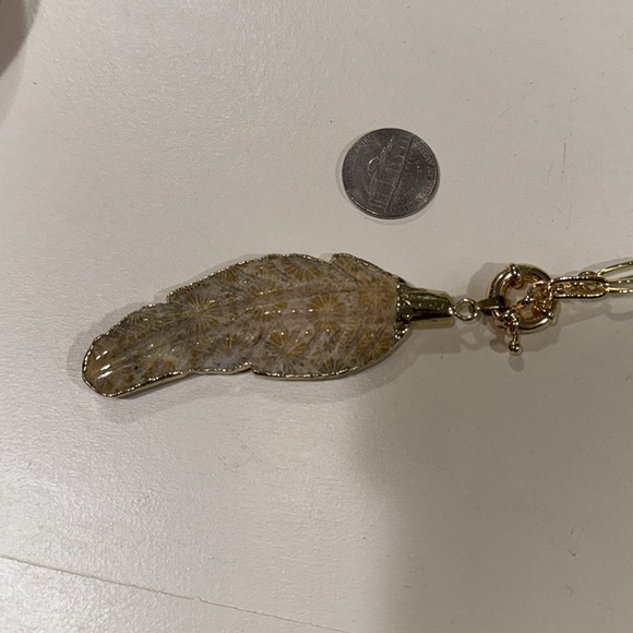 Women’s Feather Link Necklace - Picture 3 of 7